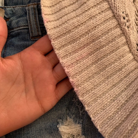 ❗️SOLD❗️ Beige Crochet Styled Shall - Picture 4 of 4